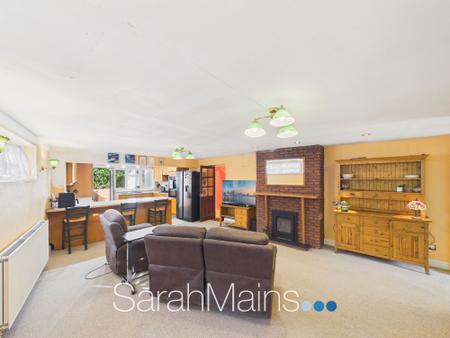 Living Room/Kitchen