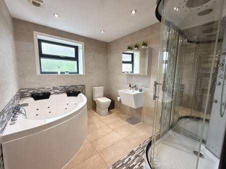 En Suite Bathroom