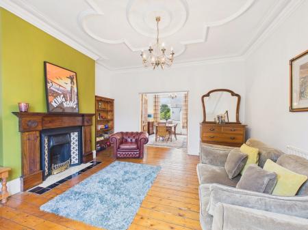 Lounge/Dining Room