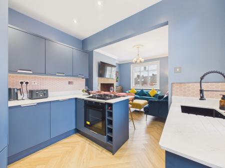 Lounge/Kitchen