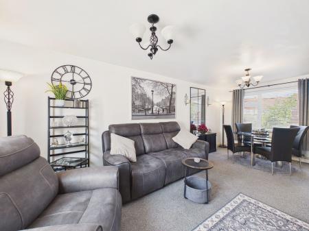 Lounge/Dining Room