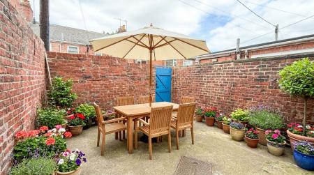 External - This image has been virtually staged using AI to show potential layout and furnishings