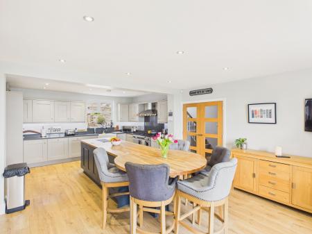 Breakfasting Kitchen