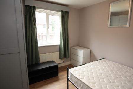 Room 5 (2)