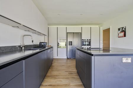 1420514-28-69a5d8...