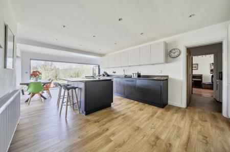 1420514-25-69a5d8...