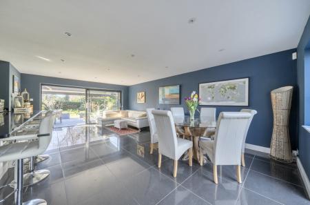 Kitchen/Dining