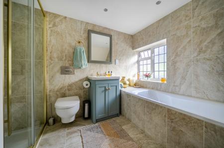 1439379-40-69dd47...