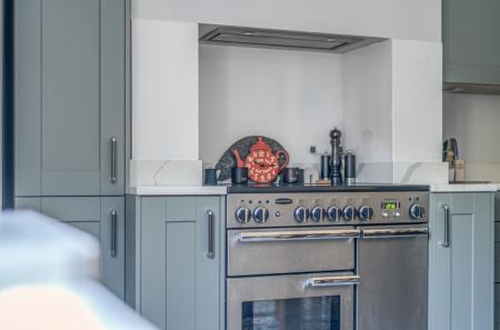 1349199-12-68bff8...