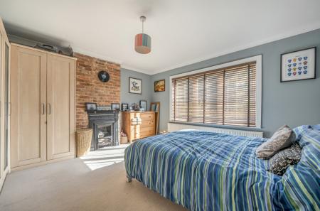 1349199-23-68bff9...