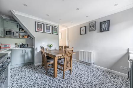 1349199-10-68bff7...