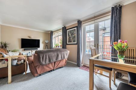 1410365-7-699584b...