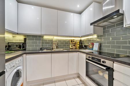 1410365-6-699584b...