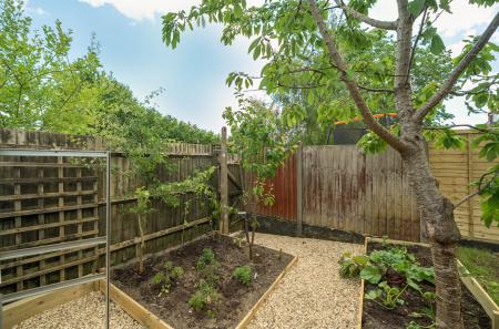 1300976-3-683da56...