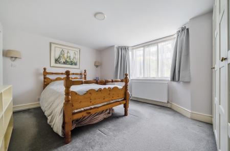 1300976-15-683da8...