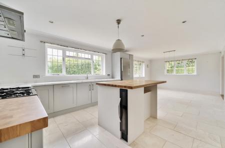 1315835-15-685d46...