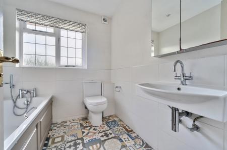 1315835-33-685d4a...