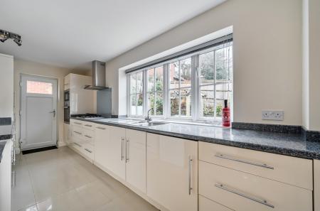 1418225-3-69957dc...