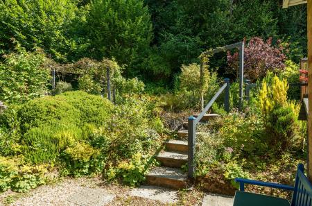 1320885-4-686f826...