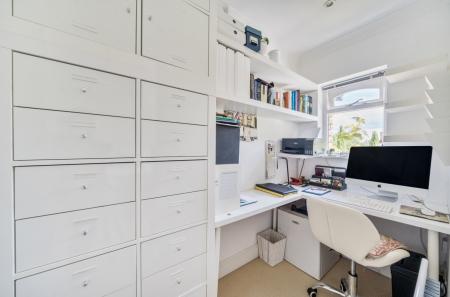 1344094-4-68b5d92...