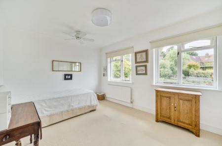 1344094-11-68b5d9...