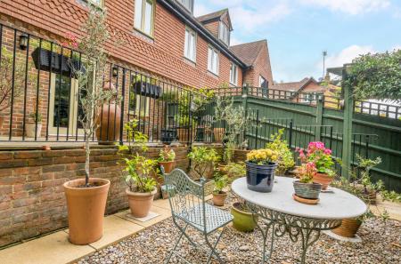 1364753-4-68ed0bf...