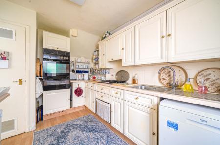 1365876-10-68ee2b...