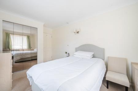 1368896-7-68f0b49...