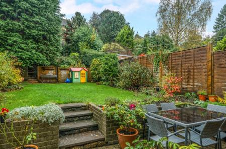 1369946-5-68f6169...