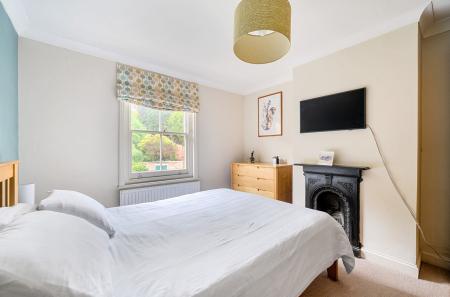 1369946-19-68f618...