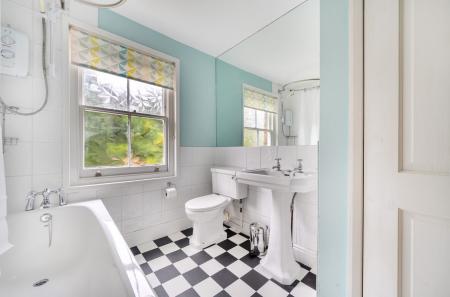 1369946-12-68f616...