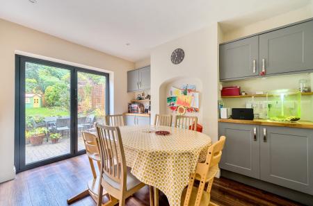 1369946-26-68f61b...