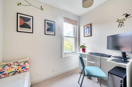 1369946-15-68f617...