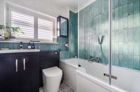 1372605-8-68ff926...