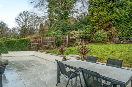 1389051-7-696a4db...