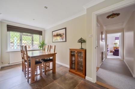 1371750-5-6908d2f...