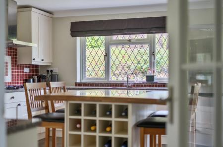 1371750-13-6908d5...