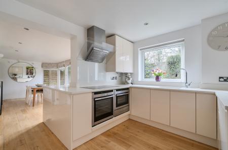 1413131-18-699497...