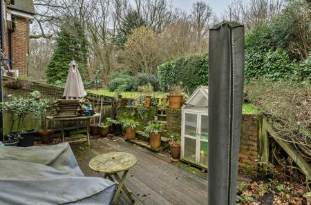 1416946-11-6995c7...