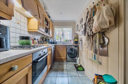 1416946-7-6995c5d...