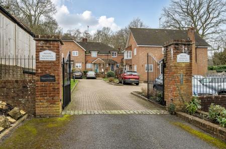 1416946-16-6995c8...