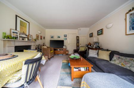 1416946-10-6995c6...