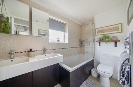 1423809-5-69b011b...