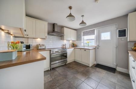 1423809-7-69b0128...