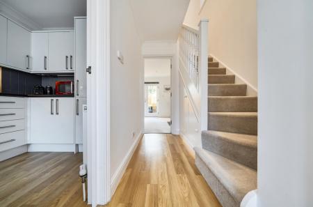 1430691-11-69b95d...