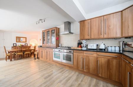 1368864-26-690230...