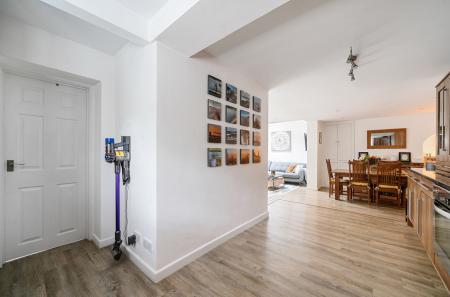 1368864-27-690230...