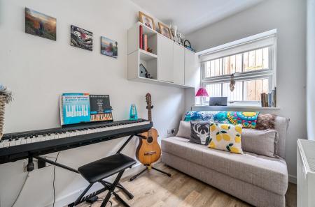 1368864-23-690230...