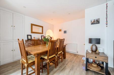 1368864-25-690230...