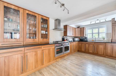 1368864-28-690230...